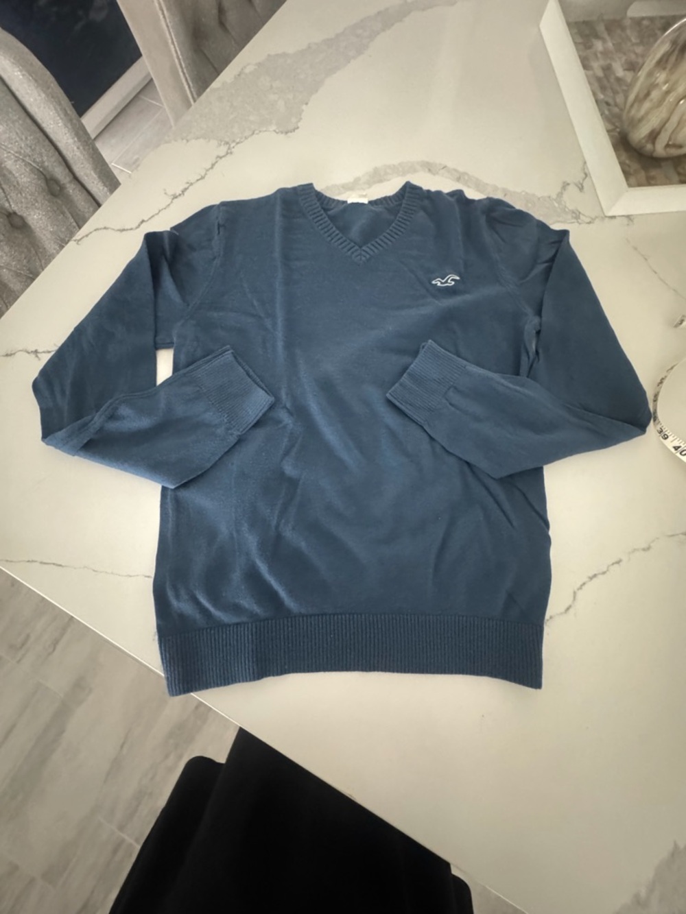 Hollister Men’s Medium Blue V-Neck Knit Sweater